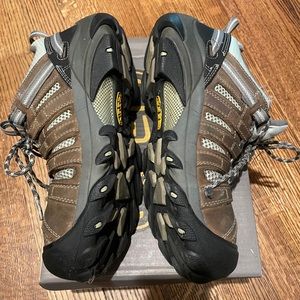 Size 10.5 Keen steel toed shoes